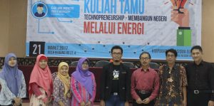 Foto bersama Pemateri Kuliah Tamu 2017