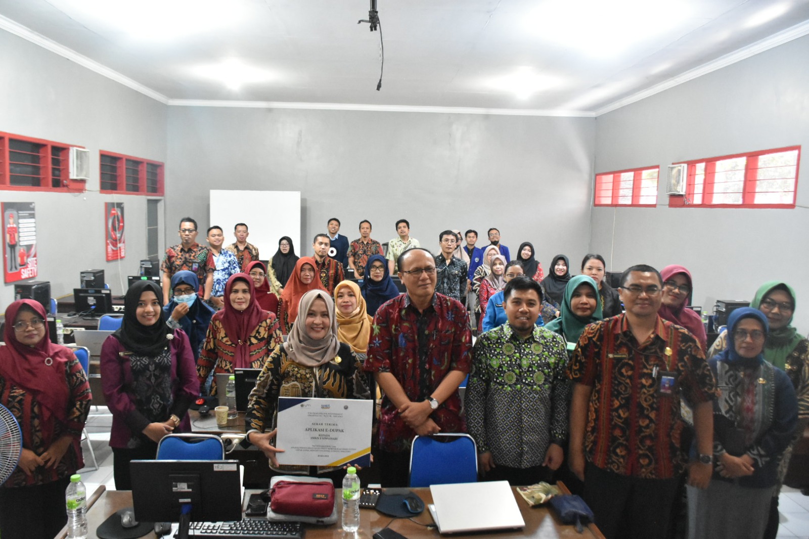Tim Pengabdian Masyarakat Universitas Negeri Malang Ciptakan Aplikasi Berbasis Rule-Based System untuk Kenaikan Pangkat Guru di SMKN 2 Singosari