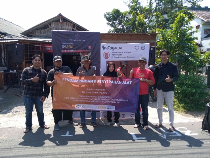 Spot Iconic Pemikat Pengunjung di Pasar Seni dan Budaya Kertarejasa Desa Candirenggo Kabupaten Malang