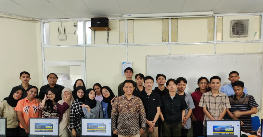 Dosen DTEI UM Berikan Pembelajaran Jaringan Komunikasi Data di Universitas Merdeka Malang