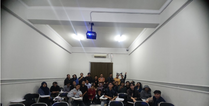 Dosen DTEI Universitas Negeri Malang Beri Materi Co-Teaching di Institut Asia Malang: Penguatan Konsep Statistik dan Probabilitas